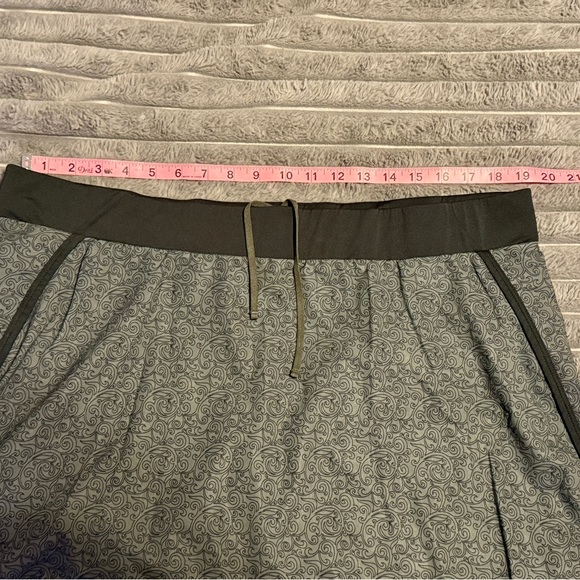 XL REI Athleisure Skort, black and grey - Picture 6 of 7